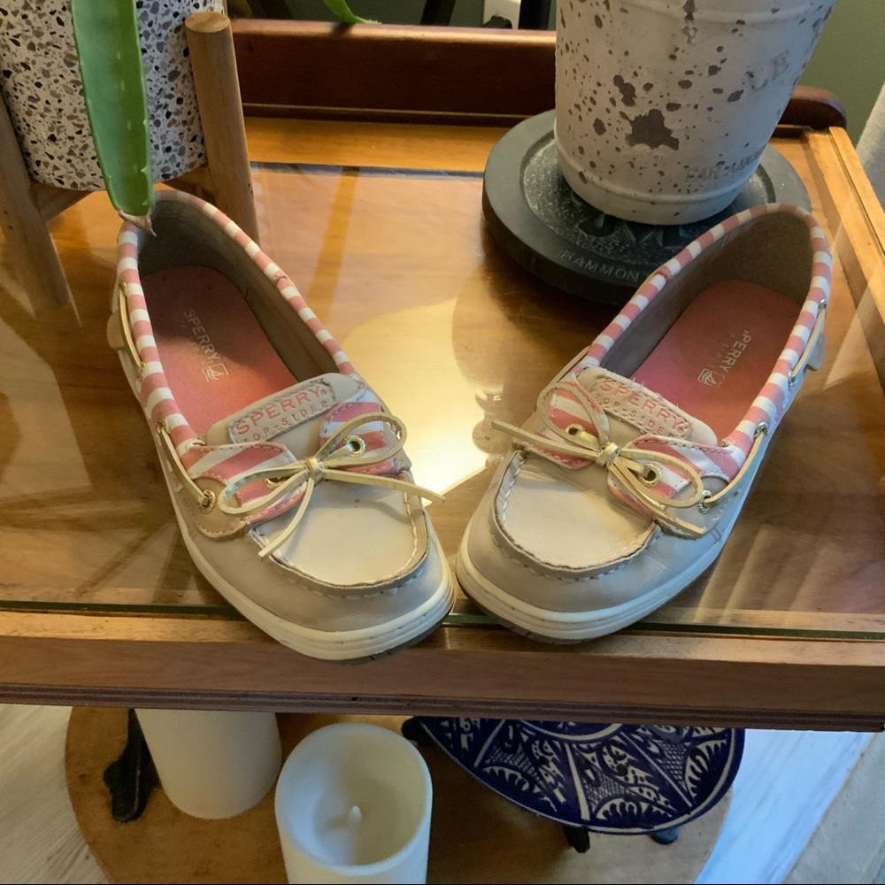 Sperry Tan With Pink Pastel Stripes. Leather. 5.5M